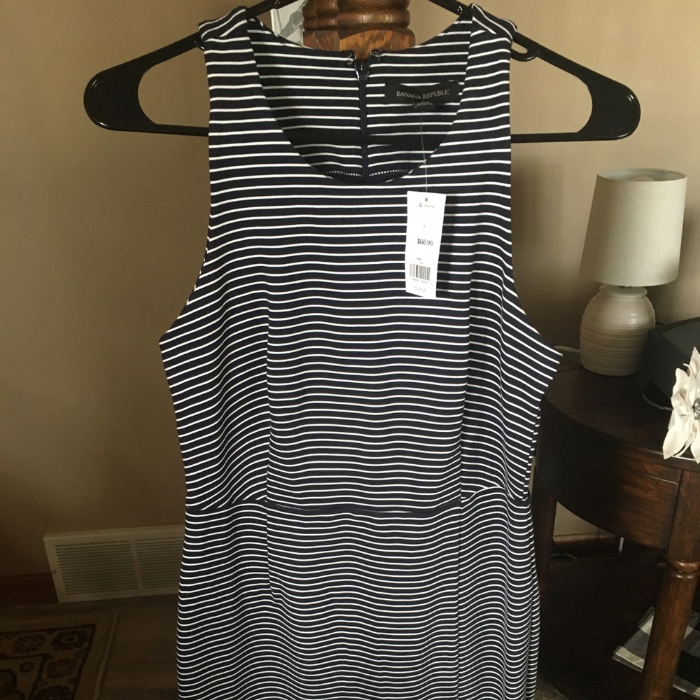 Banana Republic NWT Sleeveless Sheath Dress Navy and White Stripe Size 4